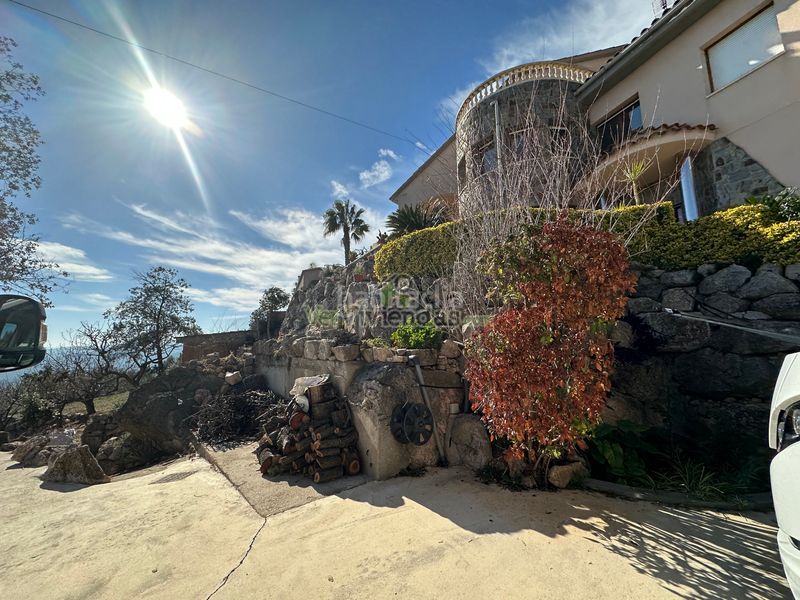 Foto 4ef92118-b3d6-40ab-87a2-c97a12f51ad5. Chalet en camí de la creu de l'aragall 219 espectacular casa con piscina en Corbera de Llobregat