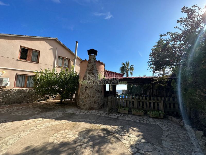 Foto 64668758-752a-41a3-9491-48212905678a. Chalet en camí de la creu de l'aragall 219 espectacular casa con piscina en Corbera de Llobregat