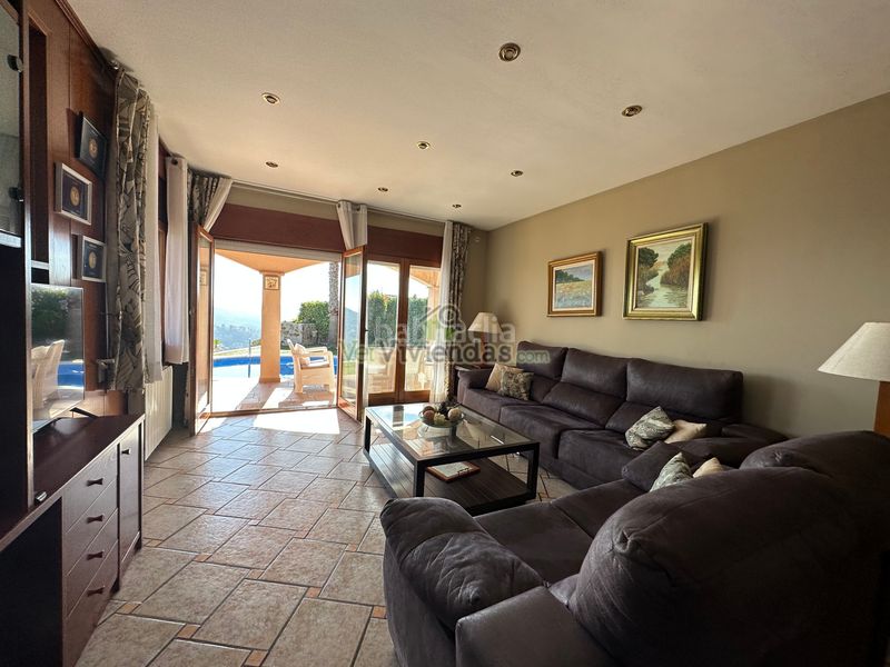 Foto 8ba66ea5-f723-4bec-beb4-672fba7575d8. Chalet en camí de la creu de l'aragall 219 espectacular casa con piscina en Corbera de Llobregat