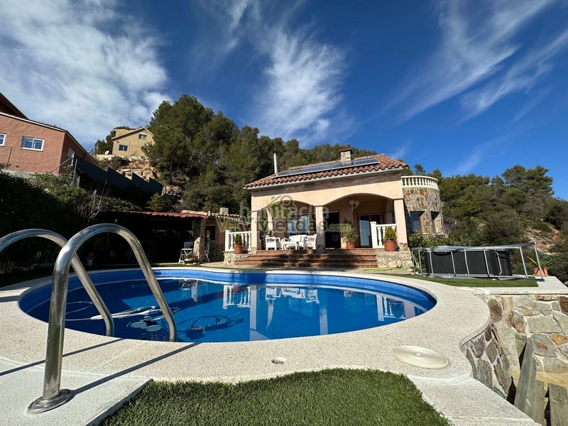 Foto 9364ccd7-da20-46a0-8004-f664fe530c38. Chalet en camí de la creu de l'aragall 219 espectacular casa con piscina en Corbera de Llobregat