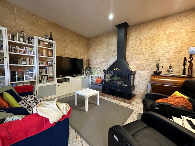 Foto a31ce61a-e24c-439e-bdfe-44c4e41b97c1. Chalet en camí de la creu de l'aragall 219 espectacular casa con piscina en Corbera de Llobregat