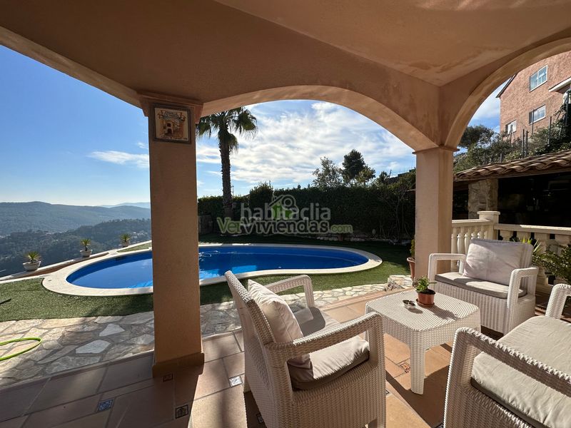 Foto abfaef17-431f-482d-a82f-2526fb65702a. Chalet en camí de la creu de l'aragall 219 espectacular casa con piscina en Corbera de Llobregat