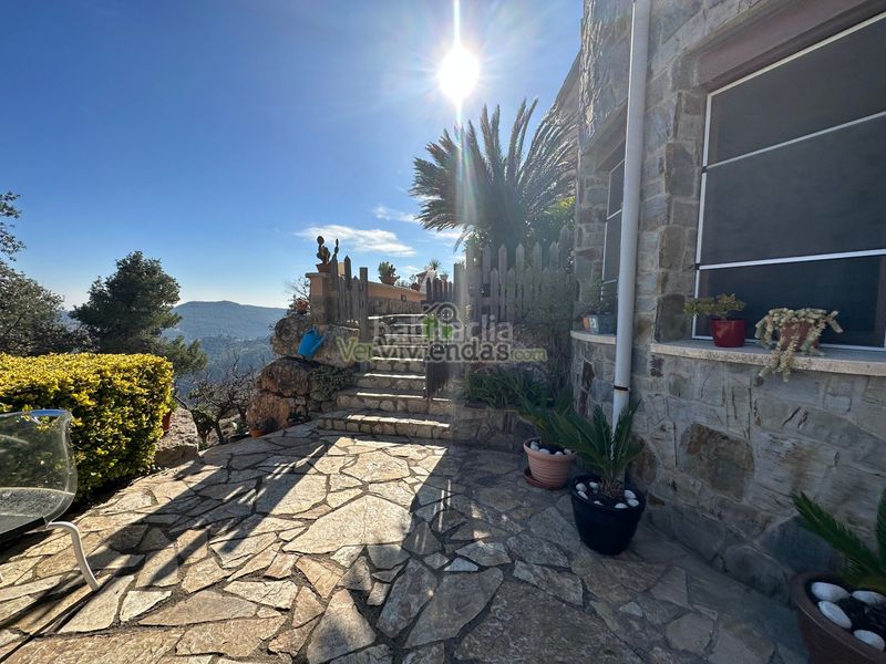 Foto b3bdf9b6-0626-46ac-a75b-efb9c7761023. Chalet en camí de la creu de l'aragall 219 espectacular casa con piscina en Corbera de Llobregat