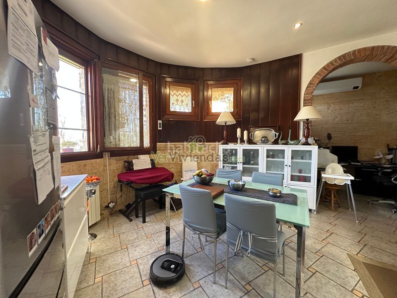 Foto b9ab3dbc-e6a9-44fb-a13a-fca70b482264. Chalet en camí de la creu de l'aragall 219 espectacular casa con piscina en Corbera de Llobregat