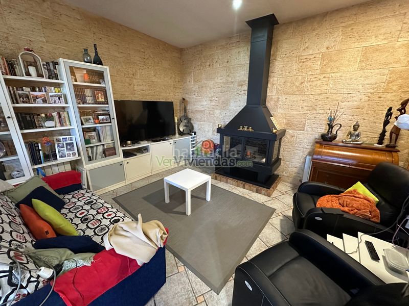 Foto c89b19ca-2124-4027-9f73-ea7bf6637170. Chalet en camí de la creu de l'aragall 219 espectacular casa con piscina en Corbera de Llobregat