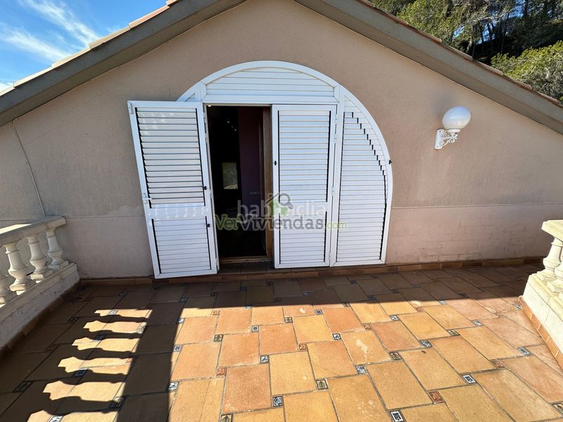 Foto cf027c79-d233-460a-a394-47d103661db5. Chalet en camí de la creu de l'aragall 219 espectacular casa con piscina en Corbera de Llobregat