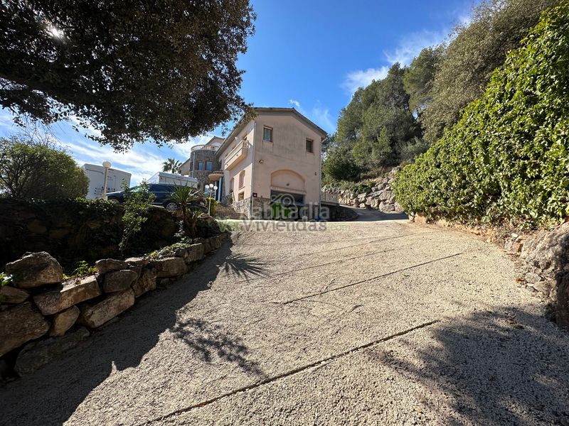 Foto d919112d-2676-4ef1-bf9d-53265a045469. Chalet en camí de la creu de l'aragall 219 espectacular casa con piscina en Corbera de Llobregat