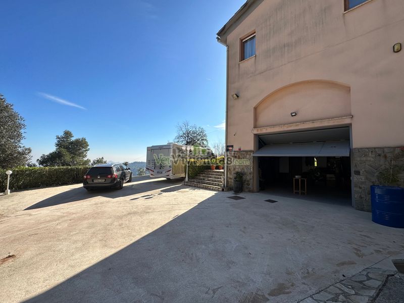 Foto e5f59667-cdab-403e-a8ee-64e9517f043c. Chalet en camí de la creu de l'aragall 219 espectacular casa con piscina en Corbera de Llobregat