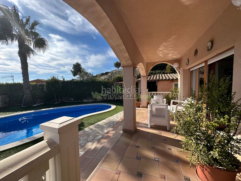 Foto ed5ba215-c8d7-4dd4-84c5-ca90c1f01d1d. Chalet en camí de la creu de l'aragall 219 espectacular casa con piscina en Corbera de Llobregat