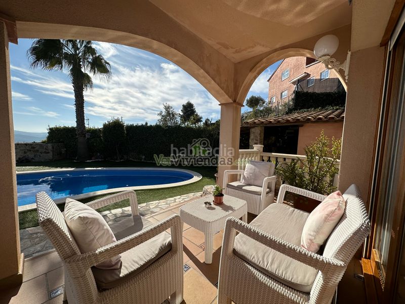 Foto edd0ee90-47c1-4563-b3c9-2b938cc293af. Chalet en camí de la creu de l'aragall 219 espectacular casa con piscina en Corbera de Llobregat
