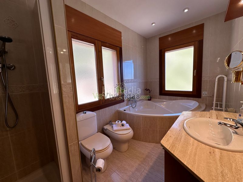 Foto f2cad3bf-3959-4899-8cd0-e9712024306f. Chalet en camí de la creu de l'aragall 219 espectacular casa con piscina en Corbera de Llobregat