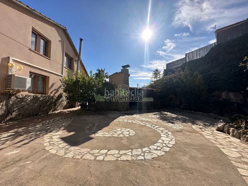 Foto fb5c72f2-4dc0-4cc2-ac39-2239866f3ac8. Chalet en camí de la creu de l'aragall 219 espectacular casa con piscina en Corbera de Llobregat