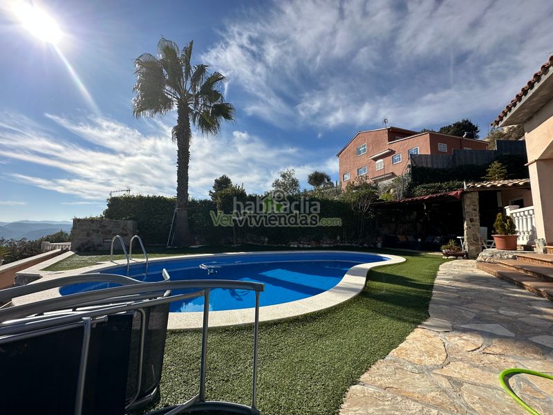 Foto fd430775-121f-4d92-b722-ab6a25338c20. Chalet en camí de la creu de l'aragall 219 espectacular casa con piscina en Corbera de Llobregat