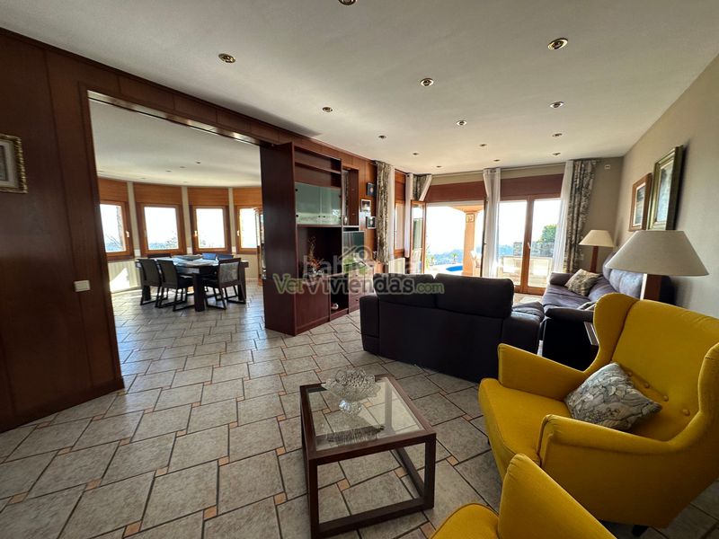 Foto ff8aa794-977c-4440-9c67-411b6c9437b7. Chalet en camí de la creu de l'aragall 219 espectacular casa con piscina en Corbera de Llobregat