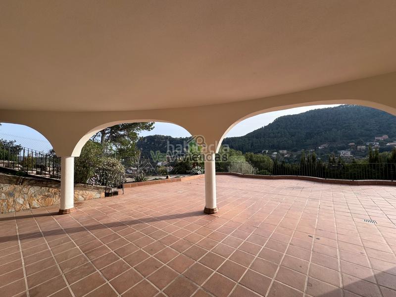 Foto 0aba9ac9-b1cc-42b6-b5b4-3e22b431e942. Casa en setena avinguda 16 espectacular casa con piscina en Torrelles de Llobregat