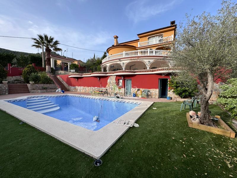 Foto 4f8ac99f-8259-4949-9b43-791b51312c54. Casa en setena avinguda 16 espectacular casa con piscina en Torrelles de Llobregat