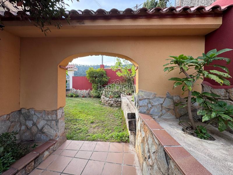 Foto 624b0907-4e67-46f4-b605-2429f38c6d2e. Casa en setena avinguda 16 espectacular casa con piscina en Torrelles de Llobregat