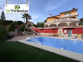 Maison à Setena avinguda 16. Espectacular casa con piscina
