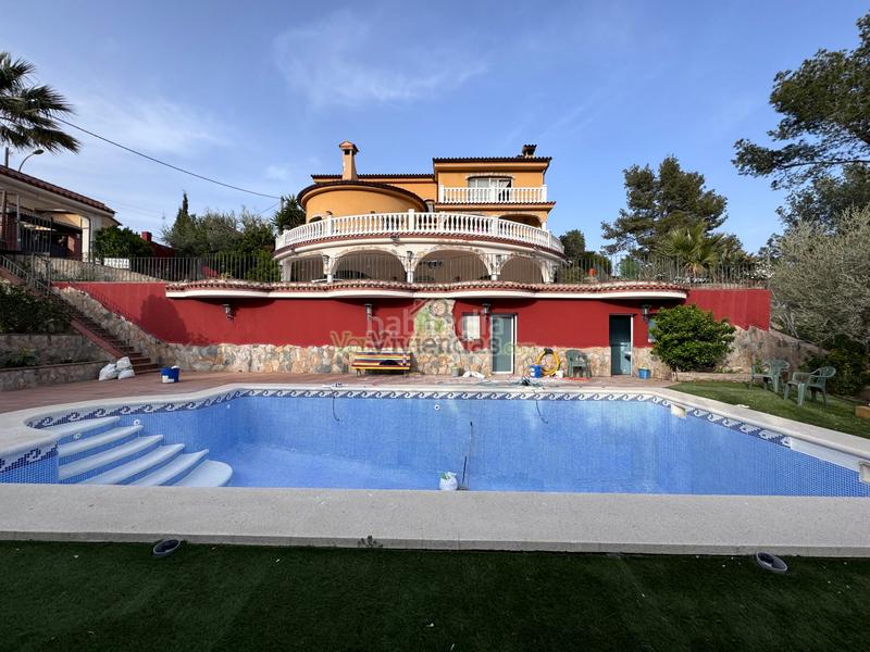 Foto a96f409e-fa7f-4eb3-b5cf-b84750a5f5c1. Casa en setena avinguda 16 espectacular casa con piscina en Torrelles de Llobregat