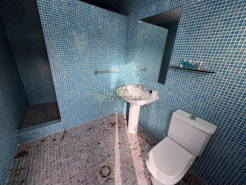 Foto b55f509a-8552-4bf0-9cd6-026b4aeab85e. Casa en setena avinguda 16 espectacular casa con piscina en Torrelles de Llobregat