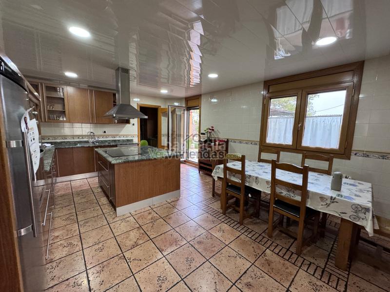 Foto b6a82573-84ba-4580-8fd5-c3f4083016f1. Casa en setena avinguda 16 espectacular casa con piscina en Torrelles de Llobregat