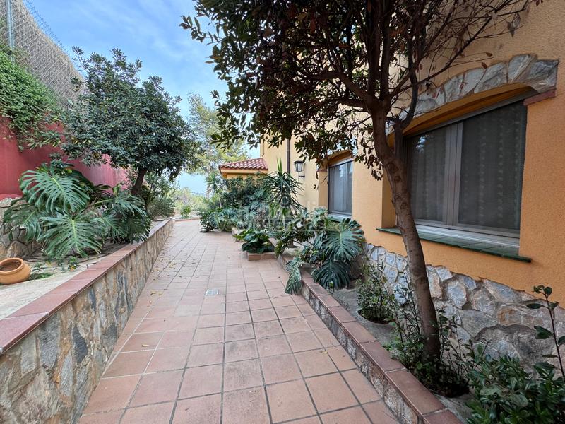 Foto e5fccf26-cb64-4401-a525-889f202e5125. Casa en setena avinguda 16 espectacular casa con piscina en Torrelles de Llobregat