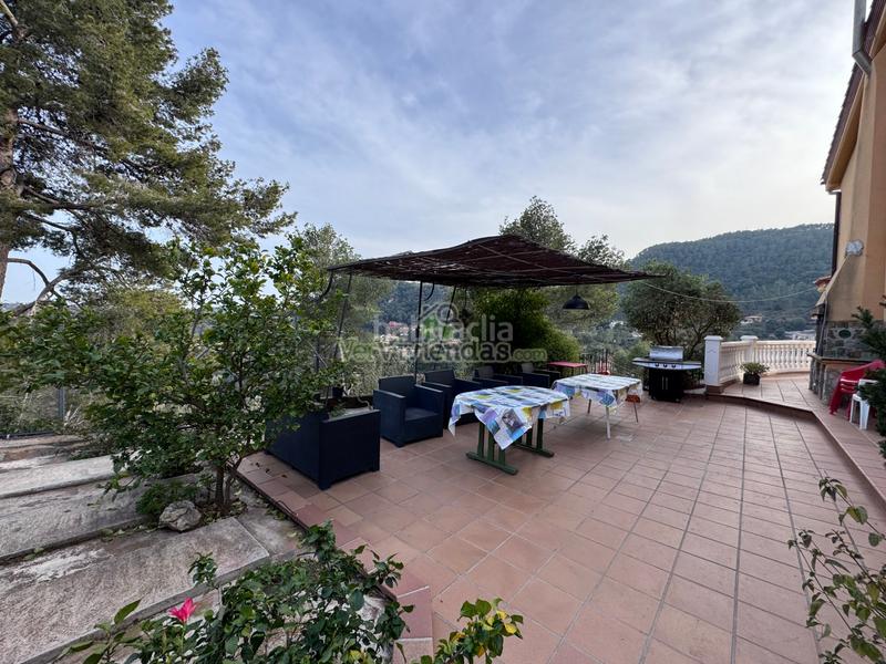 Foto e7d24c7c-be60-45c0-b17f-ad6702a8bd29. Casa en setena avinguda 16 espectacular casa con piscina en Torrelles de Llobregat