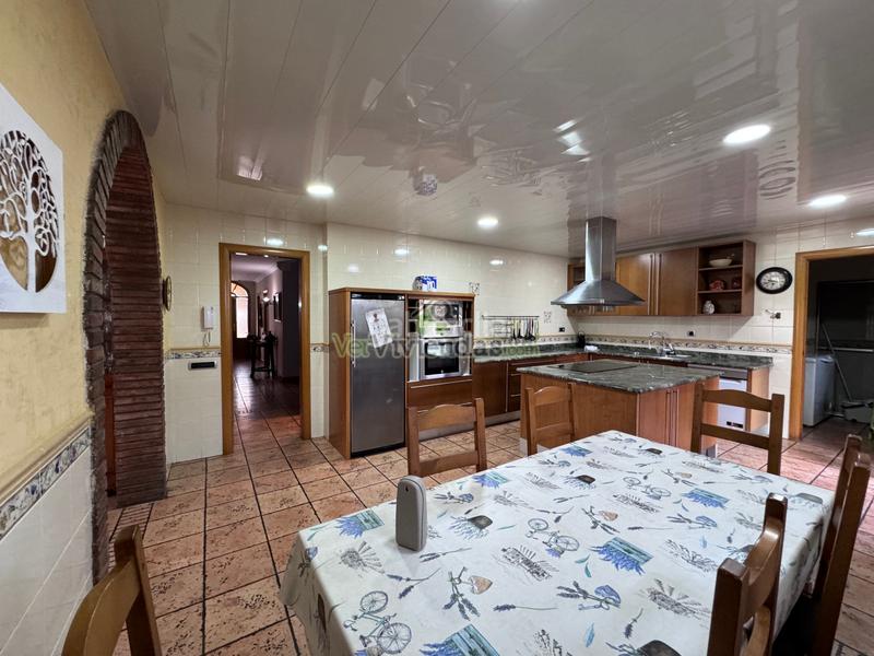 Foto f67d1caa-acdc-44b9-a4d2-3f996e656efa. Casa en setena avinguda 16 espectacular casa con piscina en Torrelles de Llobregat