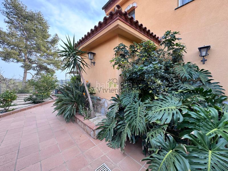 Foto f97d233d-f448-4277-b794-f899c0fb3d3b. Casa en setena avinguda 16 espectacular casa con piscina en Torrelles de Llobregat