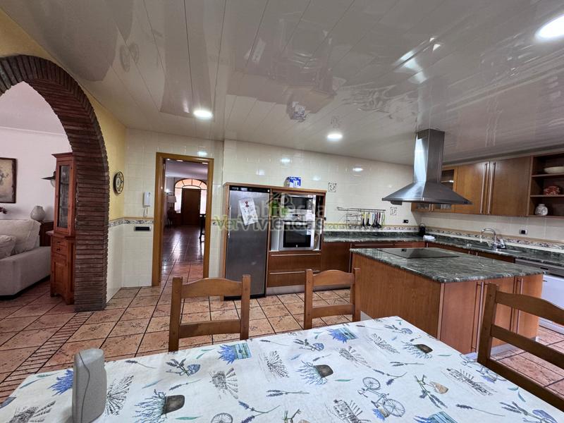 Foto fe3cdf3e-fa9b-4f55-9d46-c32e65097b71. Casa en setena avinguda 16 espectacular casa con piscina en Torrelles de Llobregat