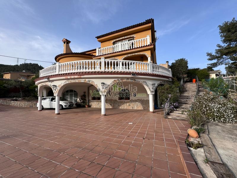 Foto ff1860d4-cd52-4130-98f9-6c994e48b0d5. Casa en setena avinguda 16 espectacular casa con piscina en Torrelles de Llobregat