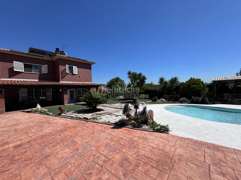Foto 12931c9b-a793-4dee-9cef-3ff79ba7d72d. Casa en calle mayor 15 espectacular casa con piscina en Cervelló