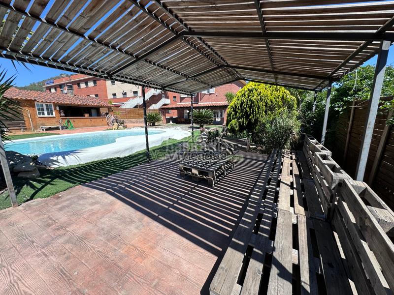 Foto 6f0d5286-e323-433c-9386-19eb2ba09857. Casa en calle mayor 15 espectacular casa con piscina en Cervelló