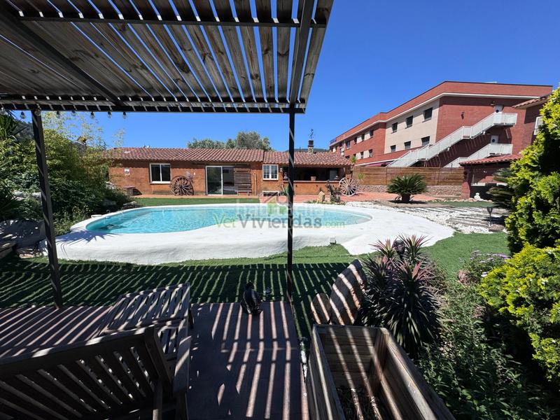 Foto 9f8df23f-e05d-484e-adb2-5d4692a29e90. Casa en calle mayor 15 espectacular casa con piscina en Cervelló