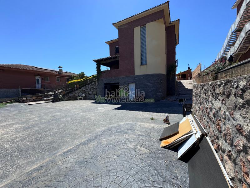 Foto a97acd1c-b8dc-47fa-b49e-68d8f97a84e9. Casa en calle mayor 15 espectacular casa con piscina en Cervelló