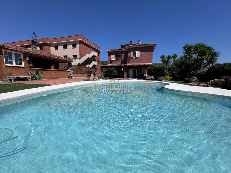 Foto b588b889-8501-484e-9eb0-ade941ae2b11. Casa en calle mayor 15 espectacular casa con piscina en Cervelló