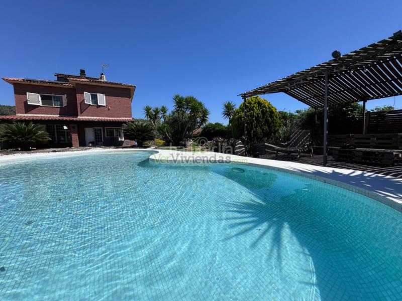Foto c14c1764-3462-45f5-ad15-b1769b37e2b2. Casa en calle mayor 15 espectacular casa con piscina en Cervelló