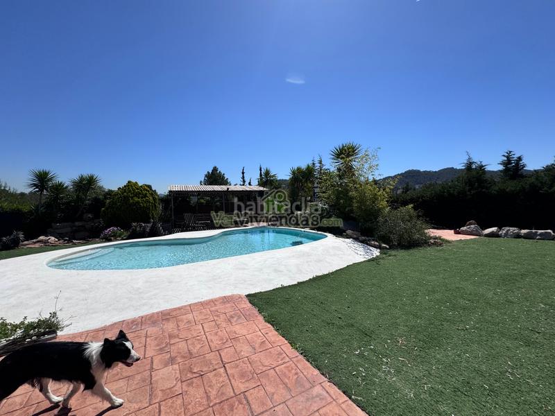Foto d08fc4d3-5765-4e17-b415-c9fb6e414b2e. Casa en calle mayor 15 espectacular casa con piscina en Cervelló