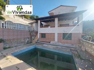 Haus in Torrelles de Llobregat. Bonita casa con piscina a reformar