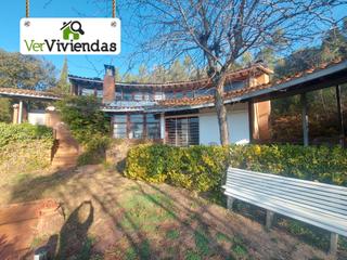 Maison à Carretera de can pongem 10. Espectacular casa con jardín