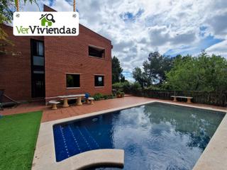 Haus in Avinguda de la mare de déu de lourdes 520. Espectacular casa con piscina