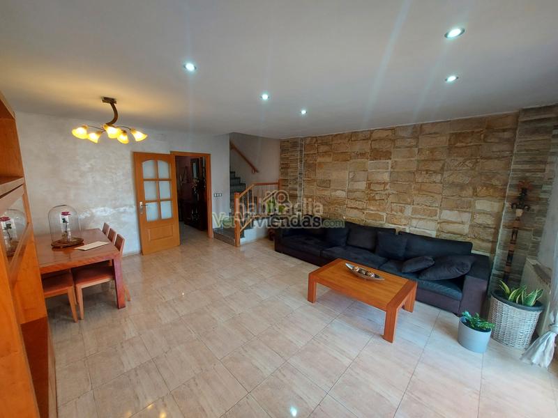 Foto 37b6d892-9491-4de3-8347-1d10c984d027. Reihenhaus in carrer de la font 16 in Abrera