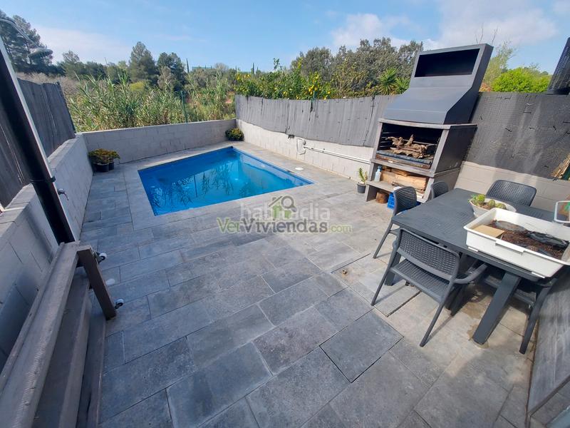 Foto 48329404-d7c4-417c-b170-e4900dd91e63. Reihenhaus in carrer de la font 16 in Abrera