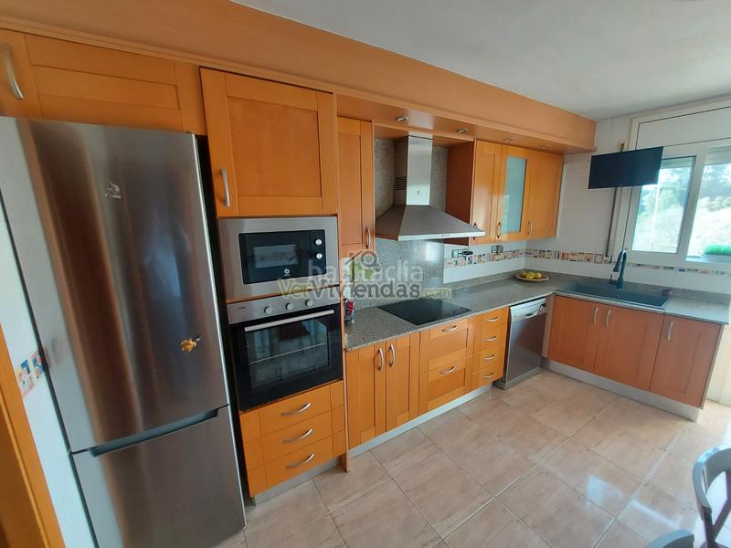 Foto 5998b673-4236-4fa8-a369-04da94b427e4. Reihenhaus in carrer de la font 16 in Abrera