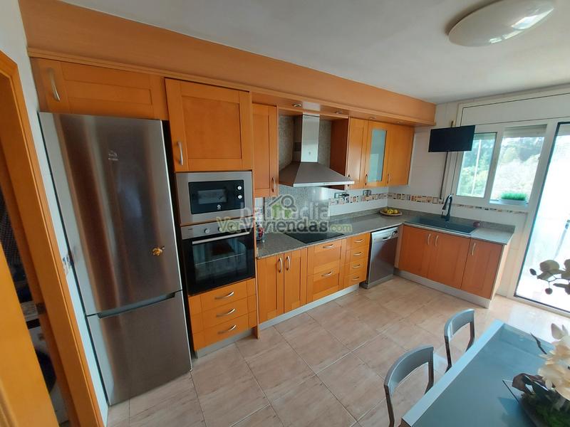 Foto b146257a-096c-4439-8670-82c86c7e4a96. Reihenhaus in carrer de la font 16 in Abrera