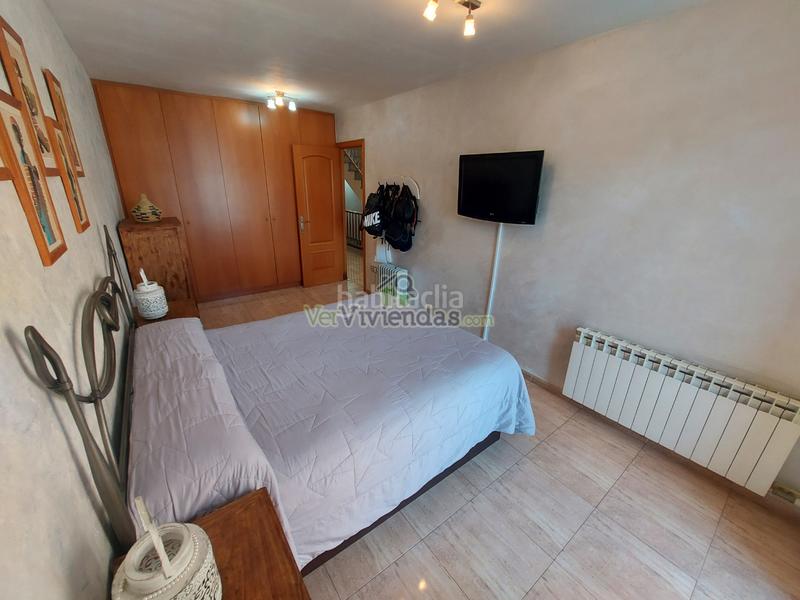 Foto c3d4422a-011b-42e9-bb88-2eee34ef35fc. Reihenhaus in carrer de la font 16 in Abrera