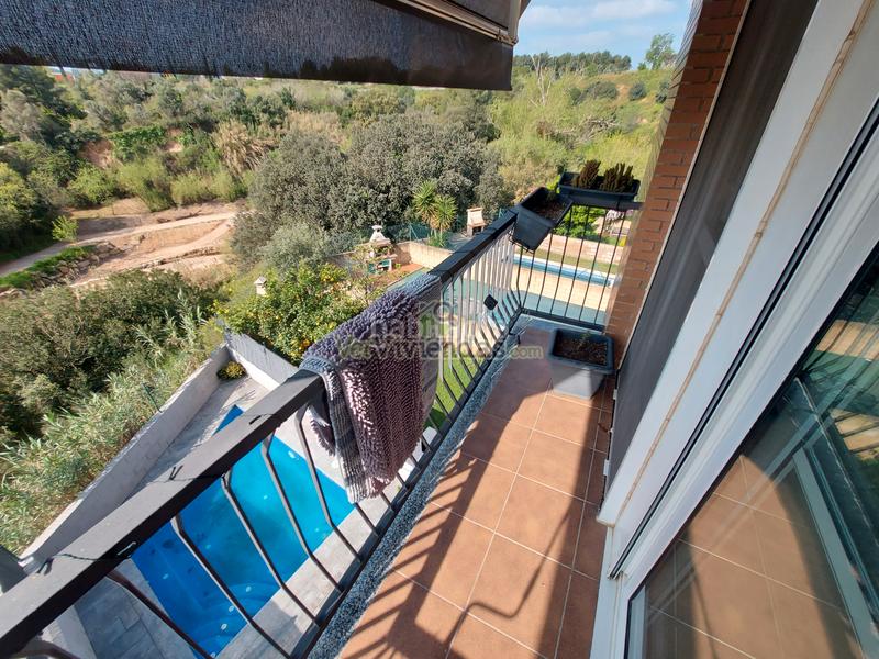 Foto ce988322-1e70-4b70-af52-402b5f4ea7f3. Reihenhaus in carrer de la font 16 in Abrera