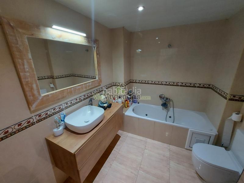 Foto f2dfa33d-6f75-4f86-b2e1-5fd020e46ee3. Reihenhaus in carrer de la font 16 in Abrera