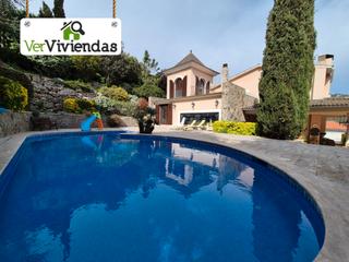 Casa a Cervelló. Espectacular casa con piscina