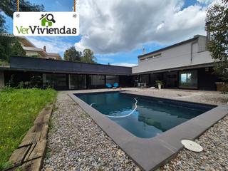 Casa a Carrer 16 sta. m de la vall 16. Espectacular casa con piscina